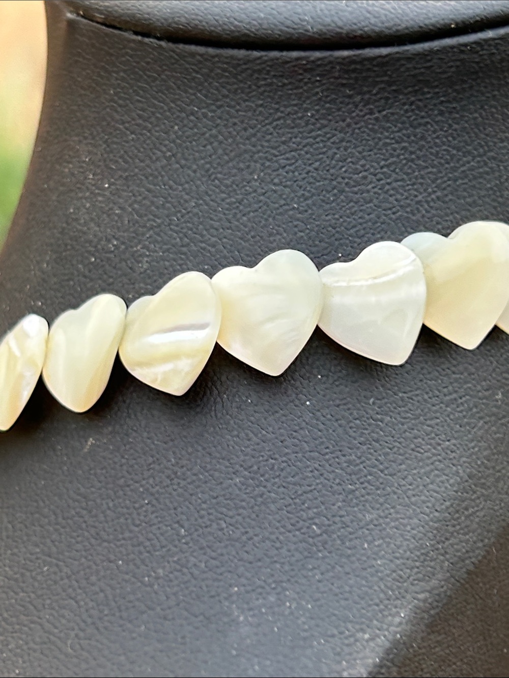 Vintage White Mother-of-Pearl Heart Bead Choker Necklace - Picture 7 of 8